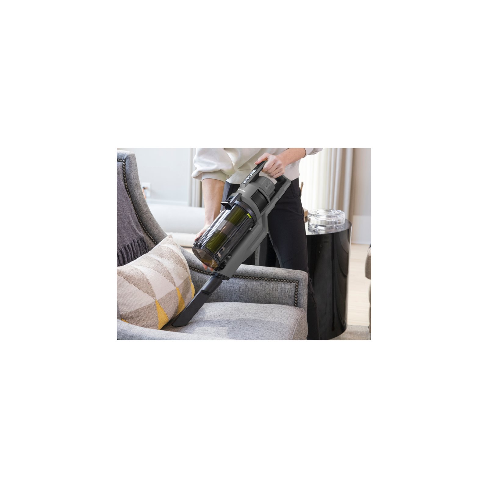 Aspirator vertical fără perii 18V ONE+ Ryobi RSVS18BL-0 - in utilizare 8