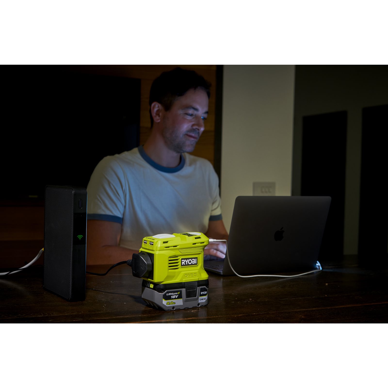 Invertor de putere 18V 150W Gen2 Ryobi RY18BI150B-0 - in utilizare 3