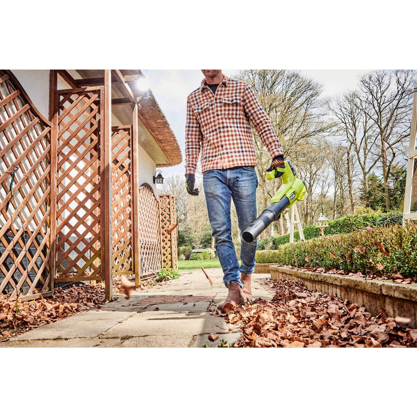 Suflantă 18V ONE+ Ryobi RY18BLA-0 - in utilizare 4