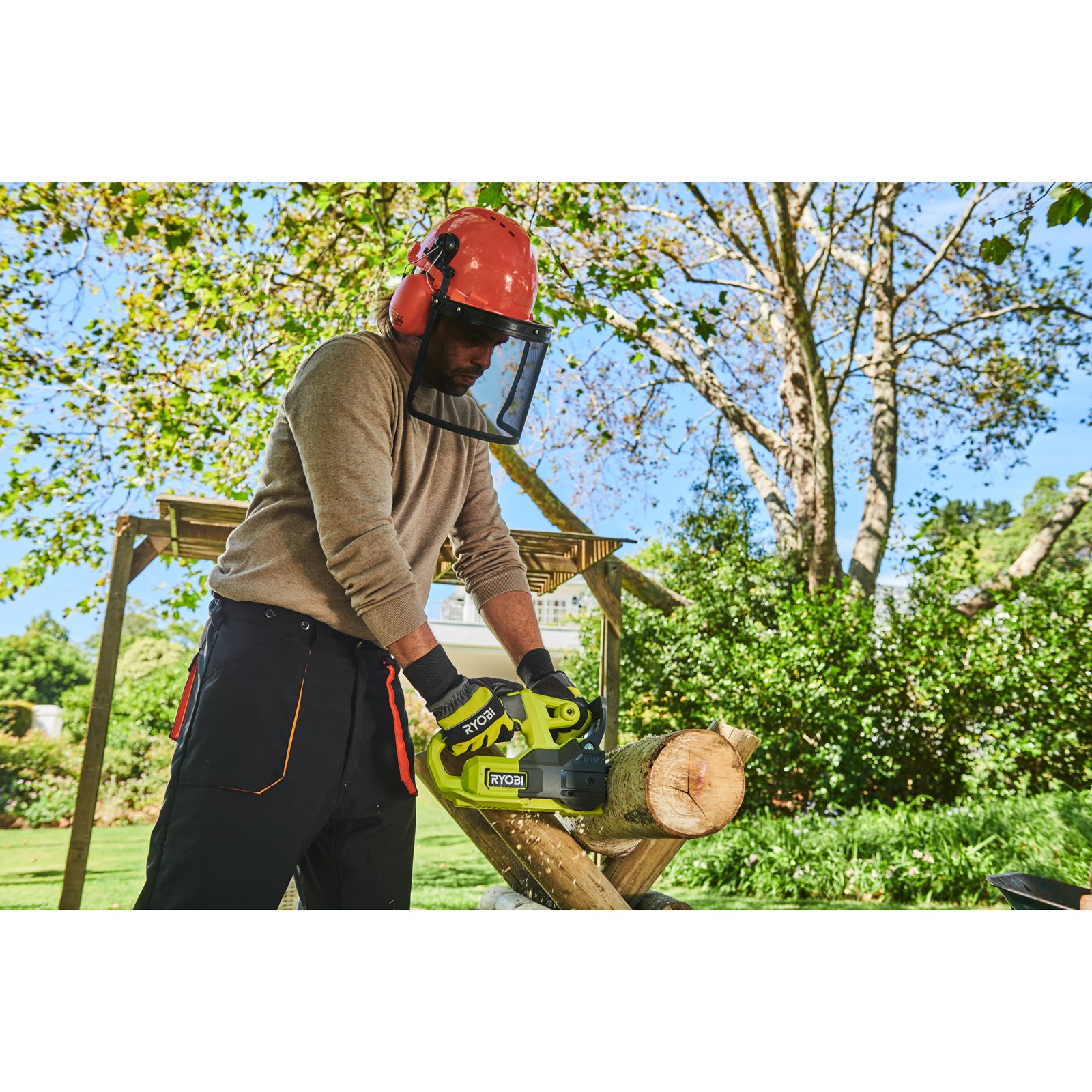 Fierăstrău cu lanț 18V ONE+, bară 20cm (1 x 2,5 Ah) Ryobi RY18CS20A-125 - in utilizare 3