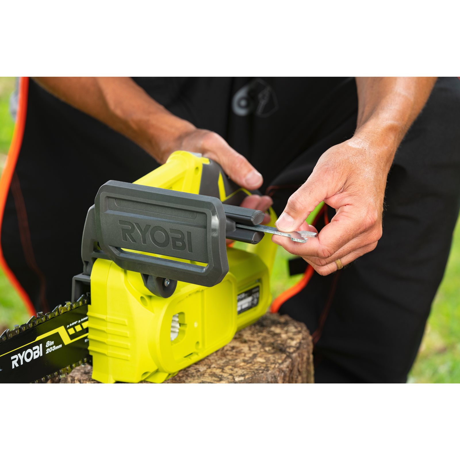Fierăstrău cu lanț 18V ONE+, bară 20cm (1 x 2,5 Ah) Ryobi RY18CS20A-125 - in utilizare 4