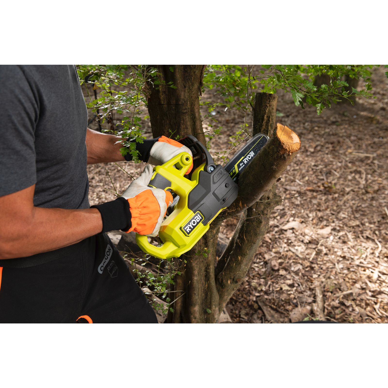 Fierăstrău cu lanț 18V ONE+, bară 20cm (1 x 2,5 Ah) Ryobi RY18CS20A-125 - in utilizare 6