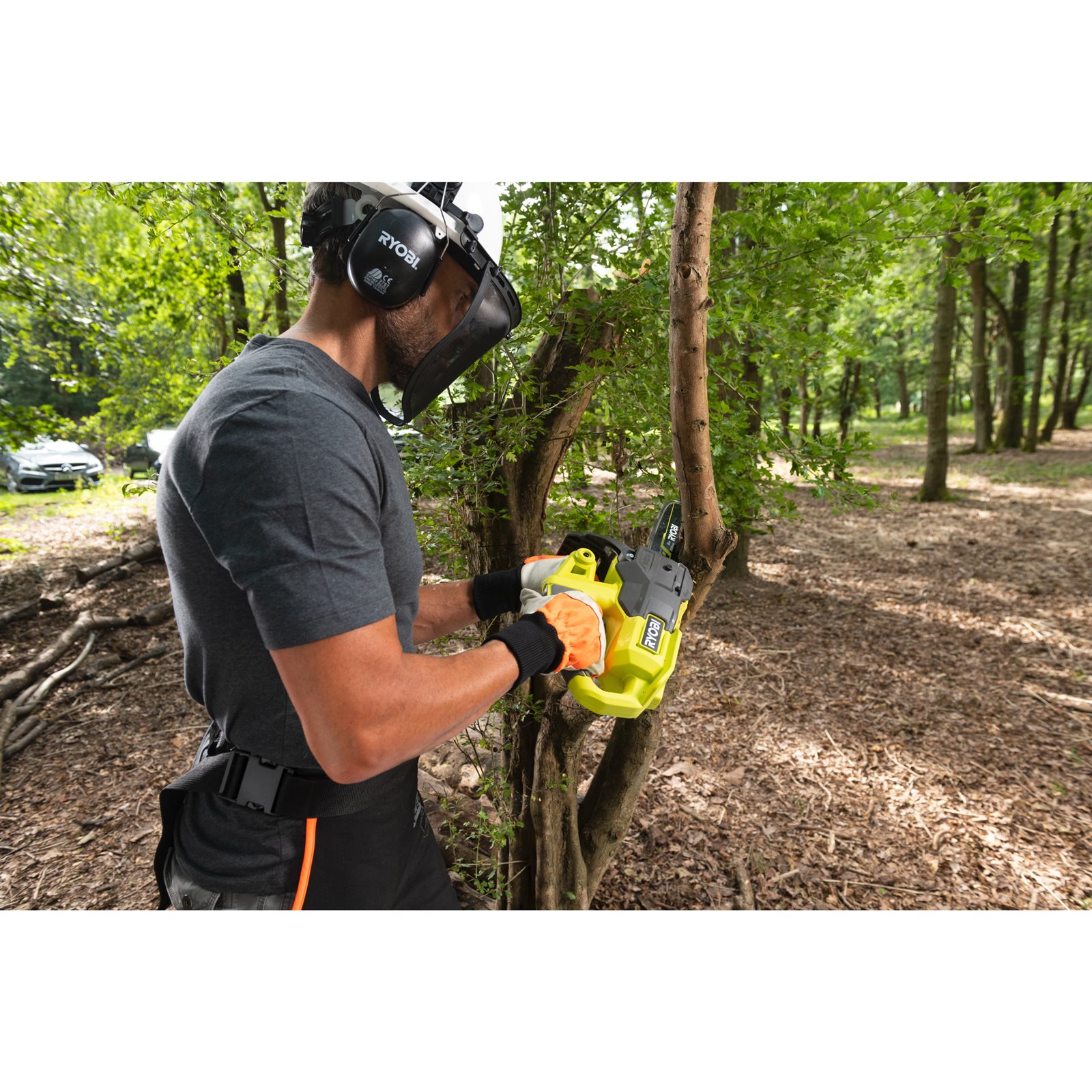 Fierăstrău cu lanț 18V ONE+, bară 20cm (1 x 2,5 Ah) Ryobi RY18CS20A-125 - in utilizare 7