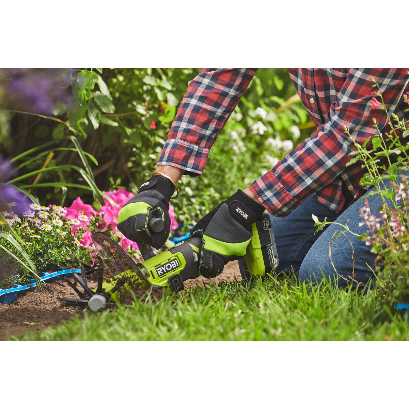 Cultivator de mână fără cablu 18V Ryobi RY18HCA-0 - in utilizare 1