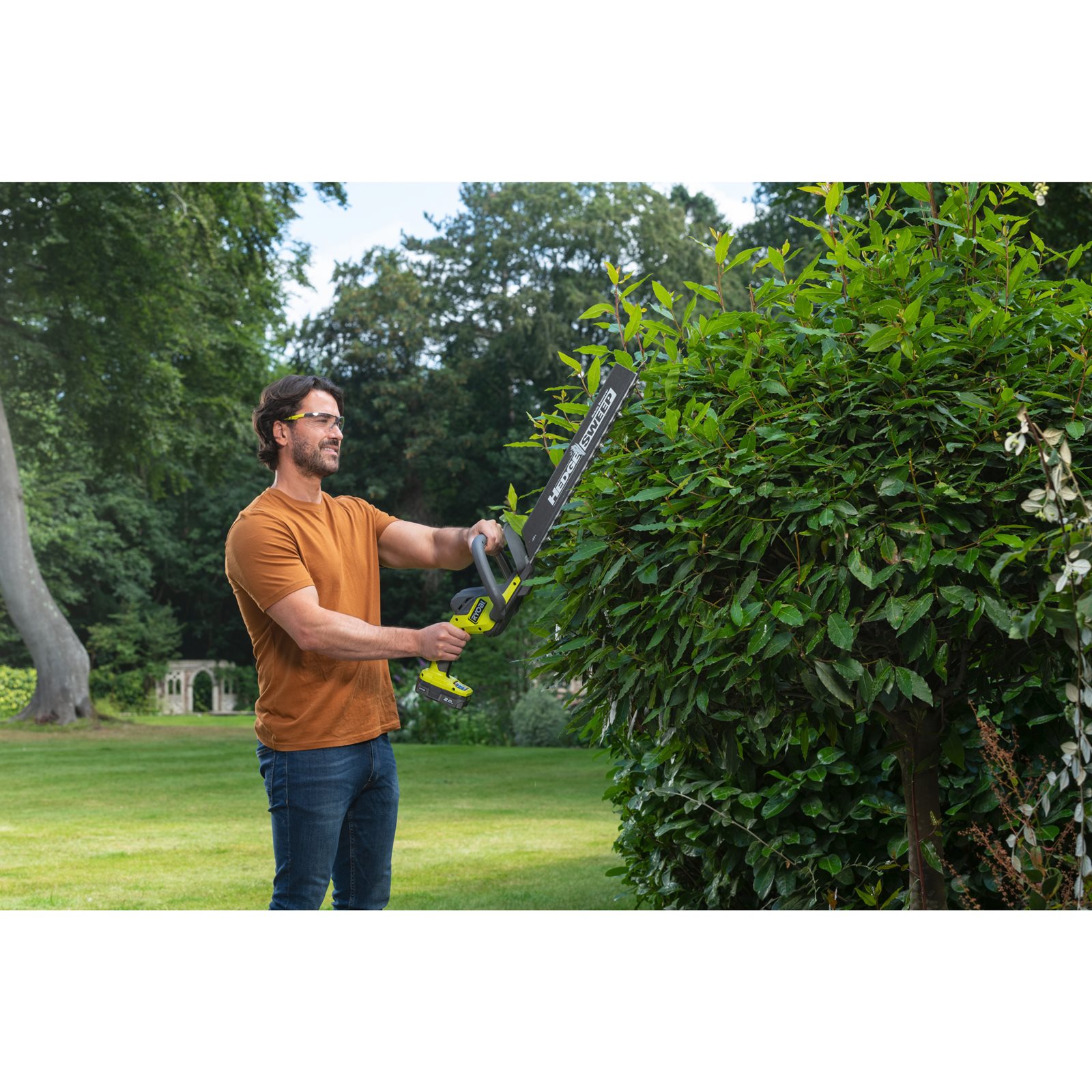 Foarfecă tuns gard viu 18V ONE+, lamă 45cm (1 x 2,0 Ah) Ryobi RY18HT45A-120 - in utilizare 2