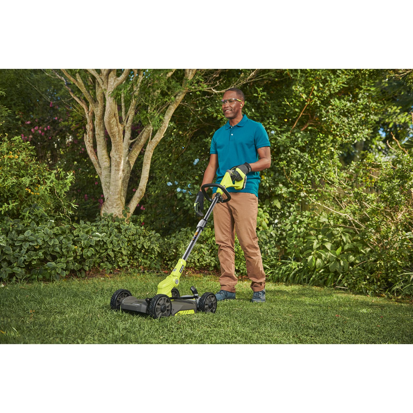 Trimmer fără cablu 18V ONE+ de 30cm 3 în 1 (1 x 2,0Ah) Ryobi RY18LMC30A-120 - in utilizare 3