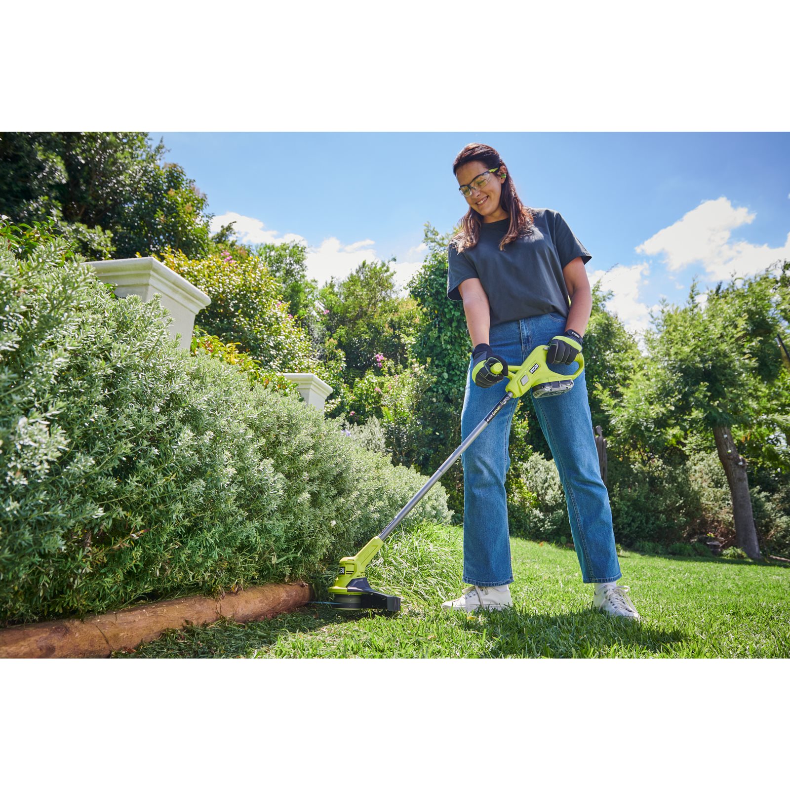 Trimmer iarbă 18V ONE+, lățime tăiere 23cm (1 x 2,0 Ah) Ryobi RY18LT23A-120 - in utilizare 2
