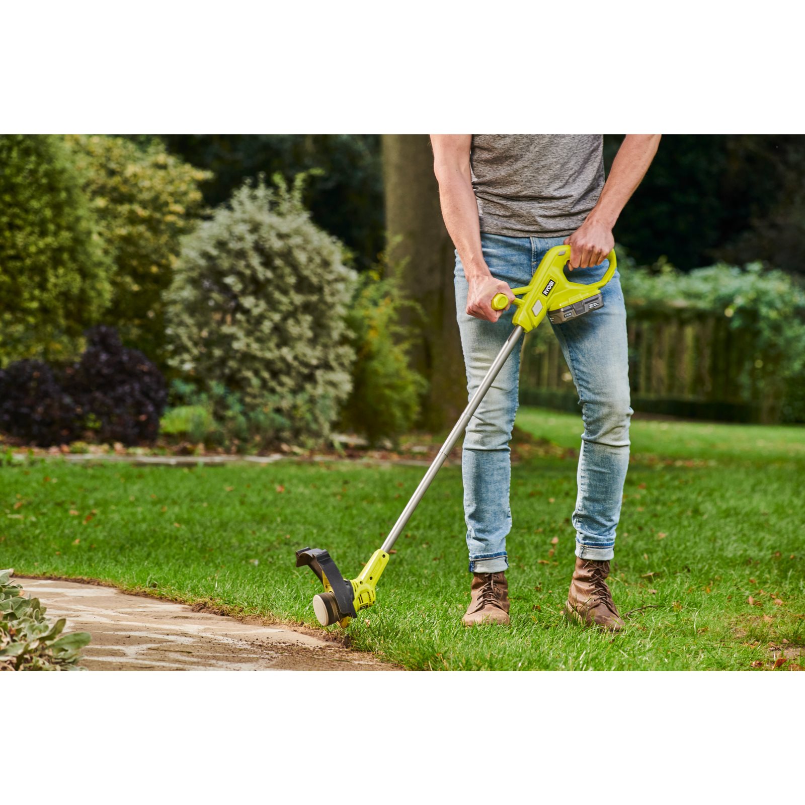 Trimmer iarbă 18V ONE+, lățime tăiere 23cm (1 x 2,0 Ah) Ryobi RY18LT23A-120 - in utilizare 5