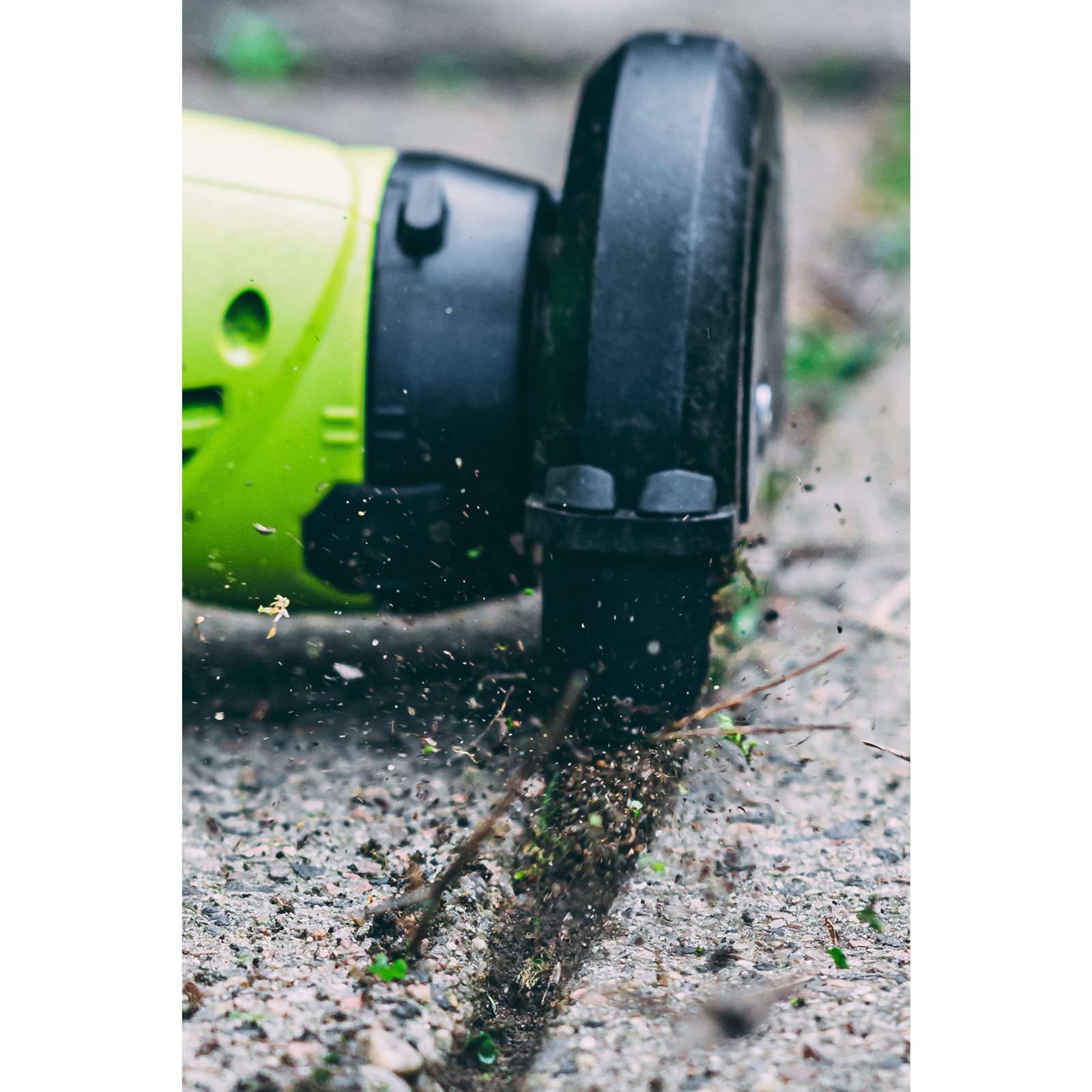 Curățător pardoseli cu perie sârmă 18V ONE+ Ryobi RY18PCA-0 - in utilizare 1