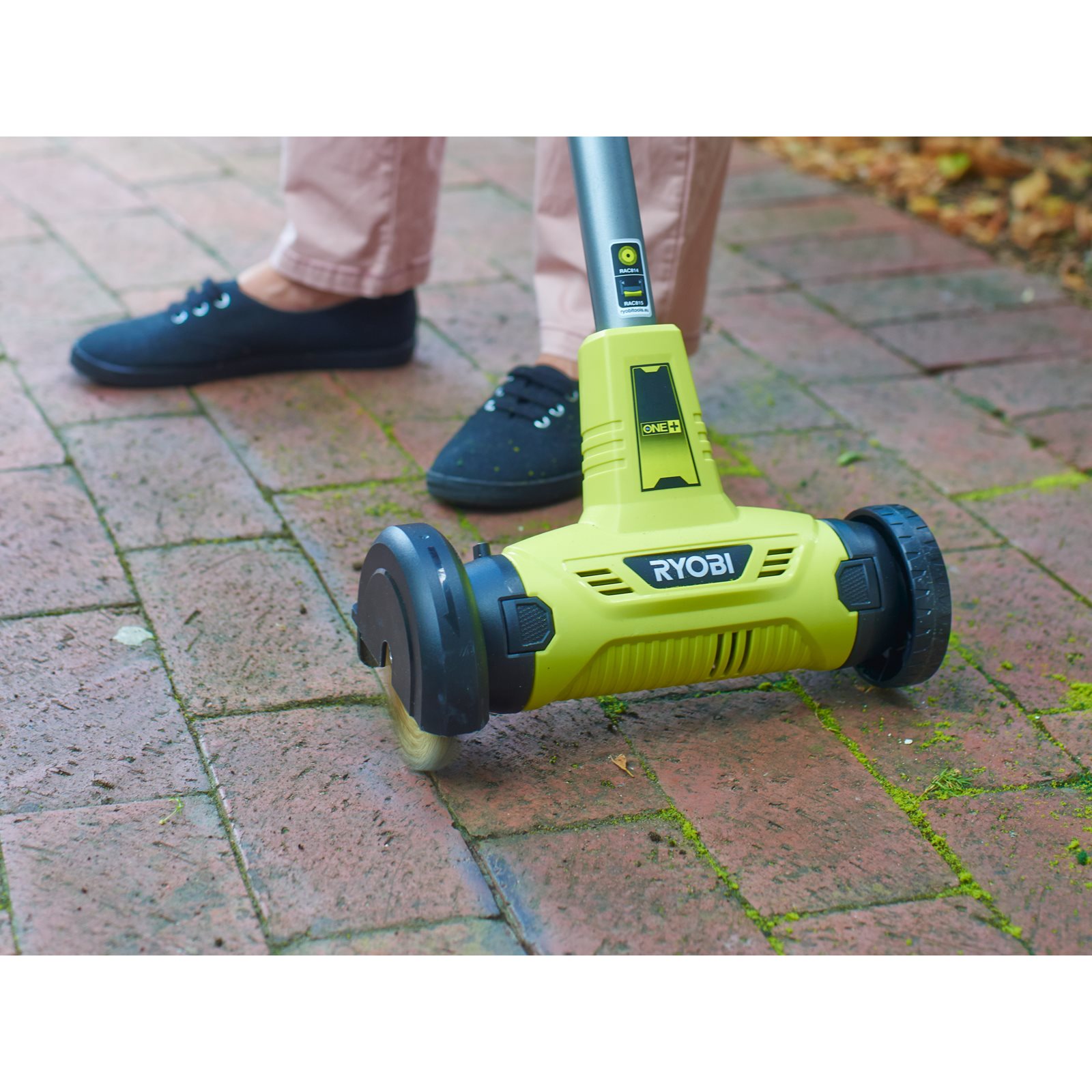 Curățător pardoseli cu perie sârmă 18V ONE+ Ryobi RY18PCA-0 - in utilizare 4