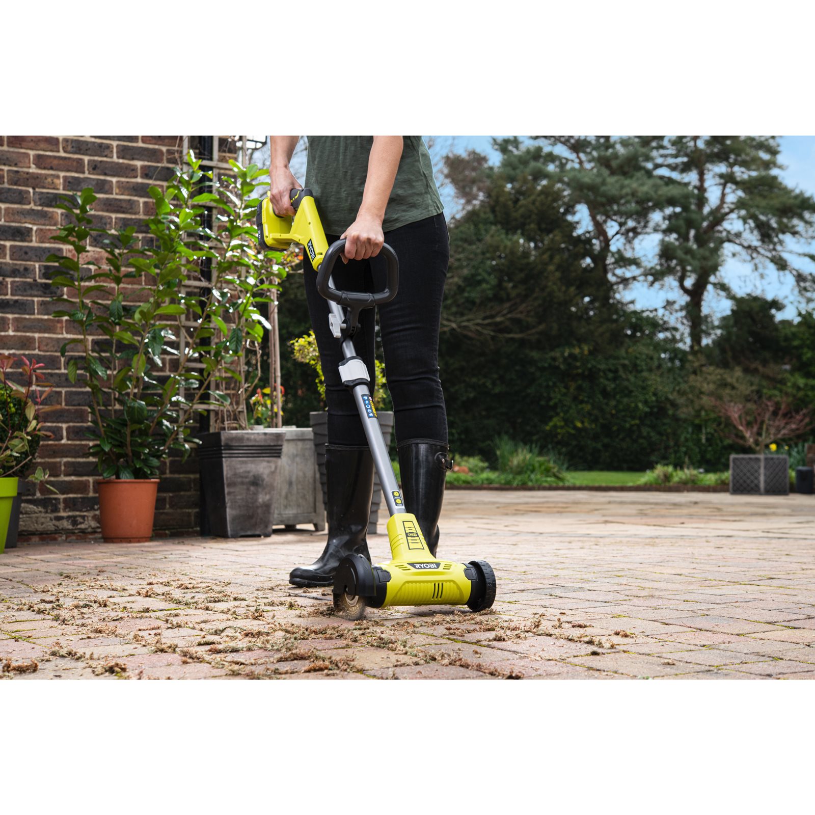 Curățător pardoseli cu perie sârmă 18V ONE+ Ryobi RY18PCA-0 - in utilizare 6