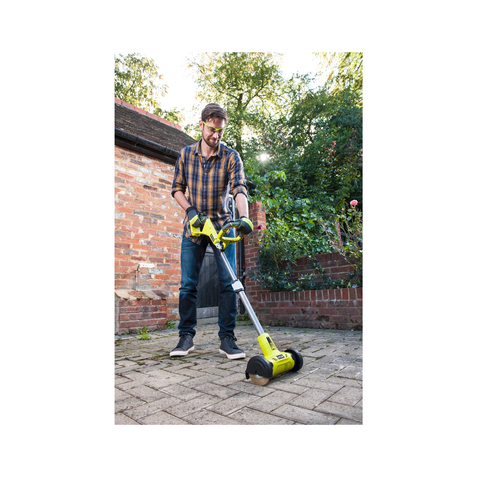 Curățător pardoseli cu perie sârmă 18V ONE+ Ryobi RY18PCA-0 - in utilizare 7