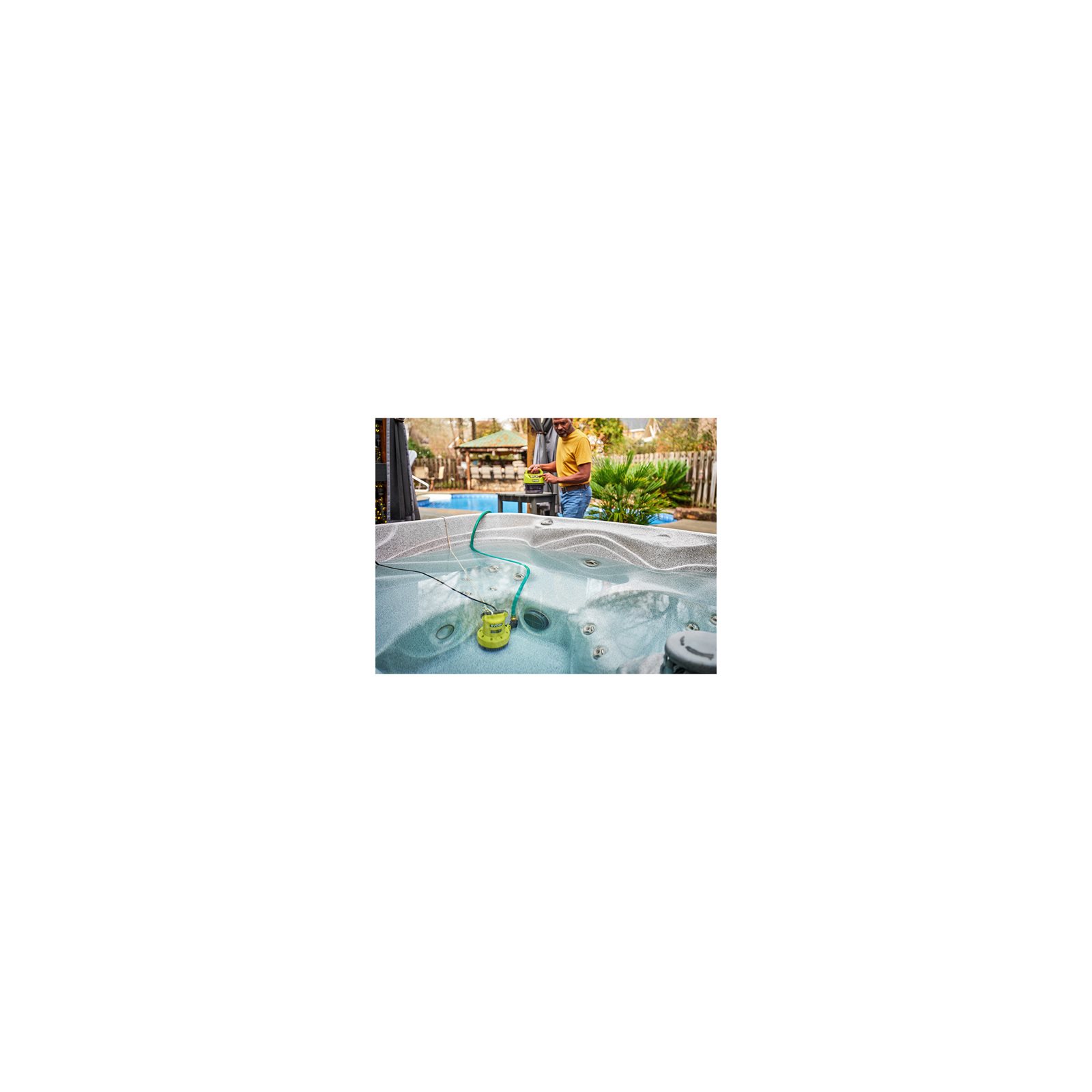 Pompă submersibilă fără cablu de 18V Ryobi RY18SPA-0 - in utilizare 1