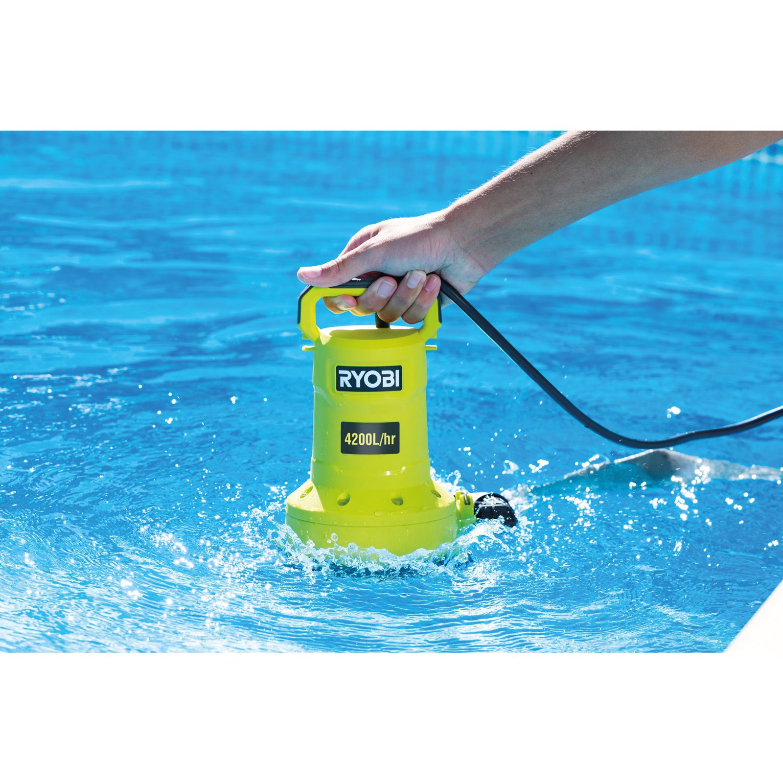 Pompă submersibilă fără cablu de 18V Ryobi RY18SPA-0 - in utilizare 2