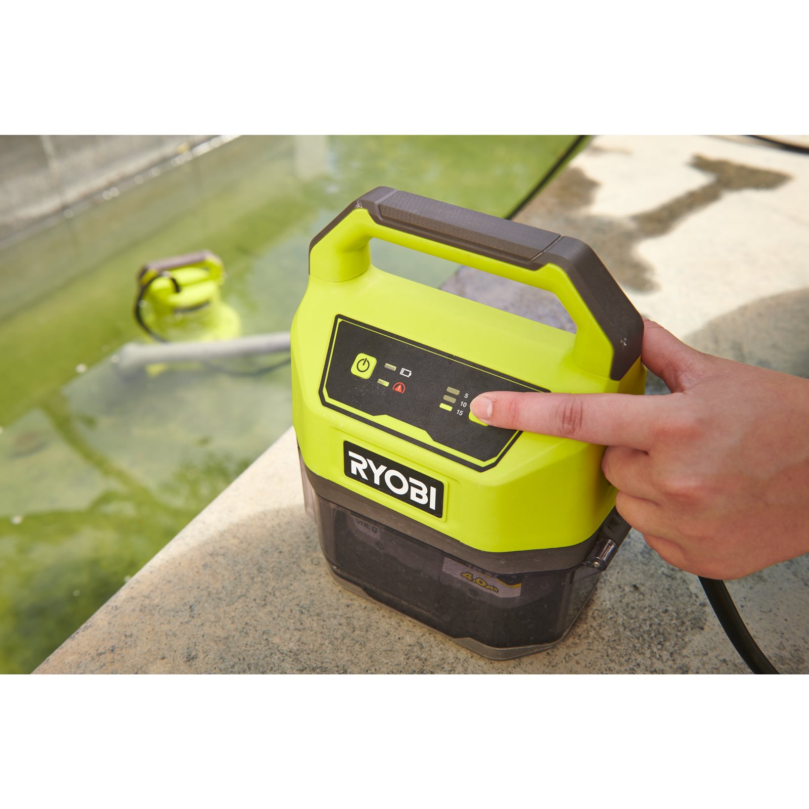 Pompă submersibilă fără cablu de 18V Ryobi RY18SPA-0 - in utilizare 5