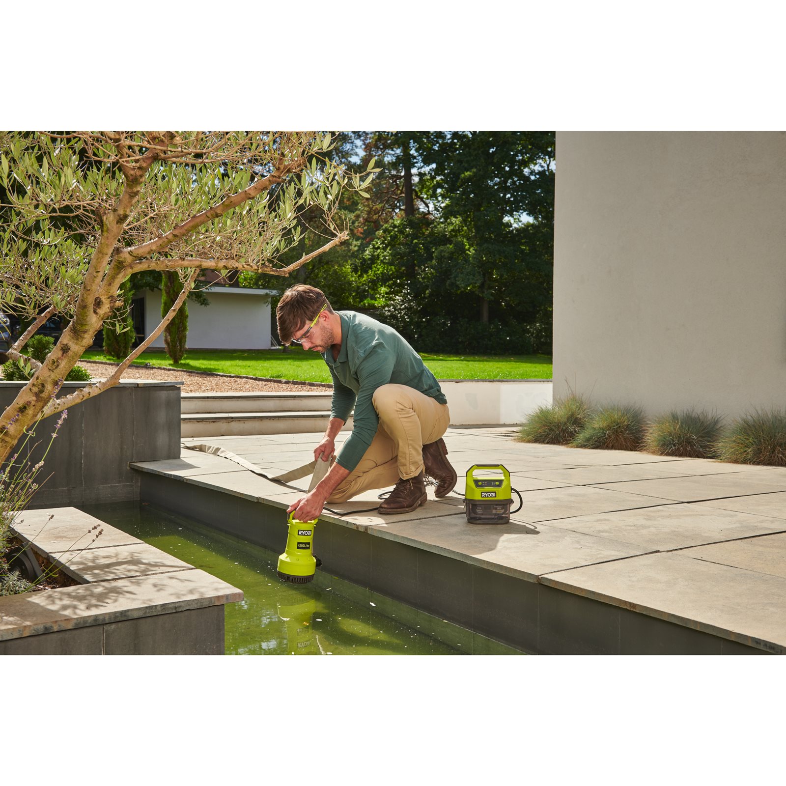 Pompă submersibilă fără cablu de 18V Ryobi RY18SPA-0 - in utilizare 6