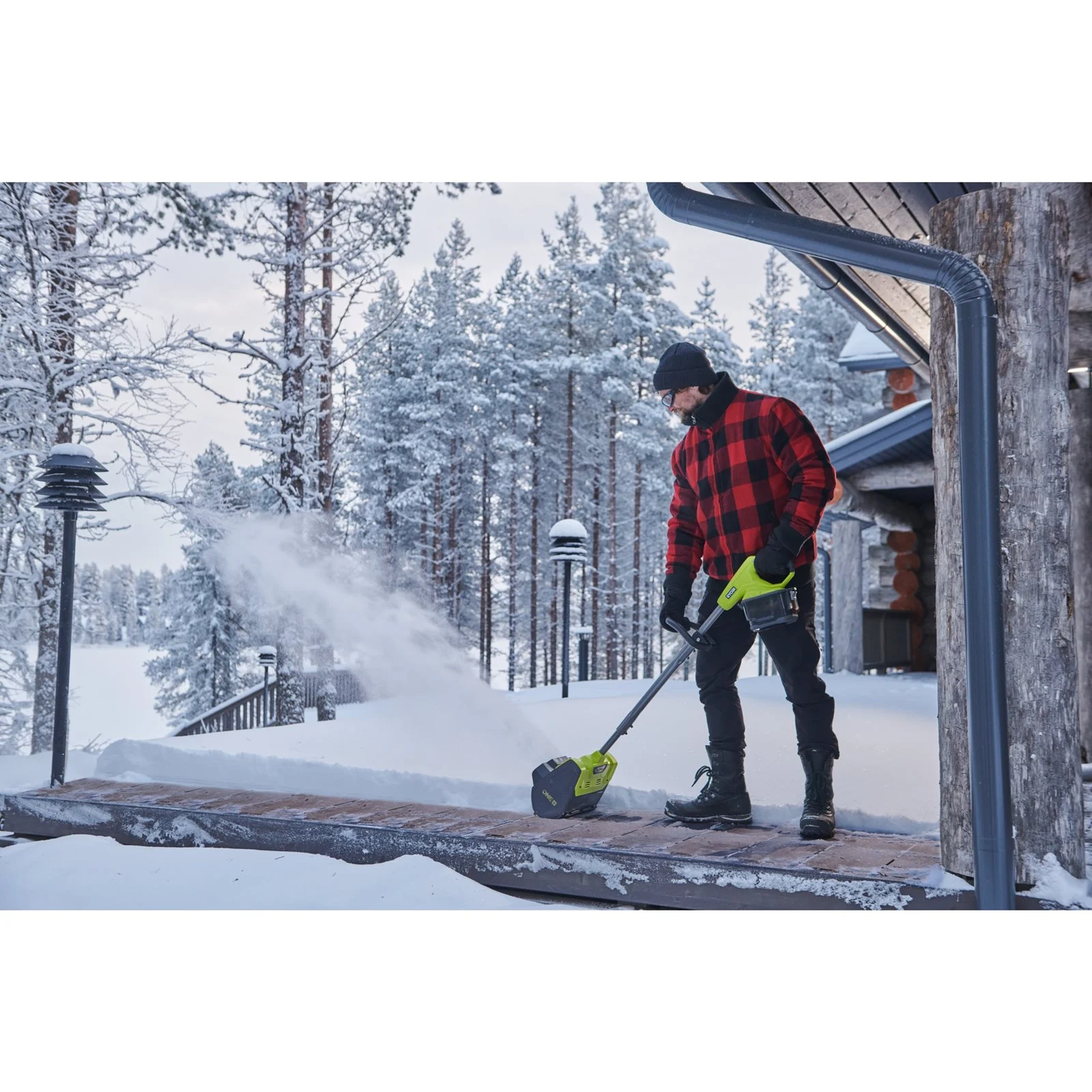 Lopată pentru zapadă 18V ONE+, lățime 25cm (1 x 4,0 Ah) Ryobi RY18ST25A-140 - in utilizare 2