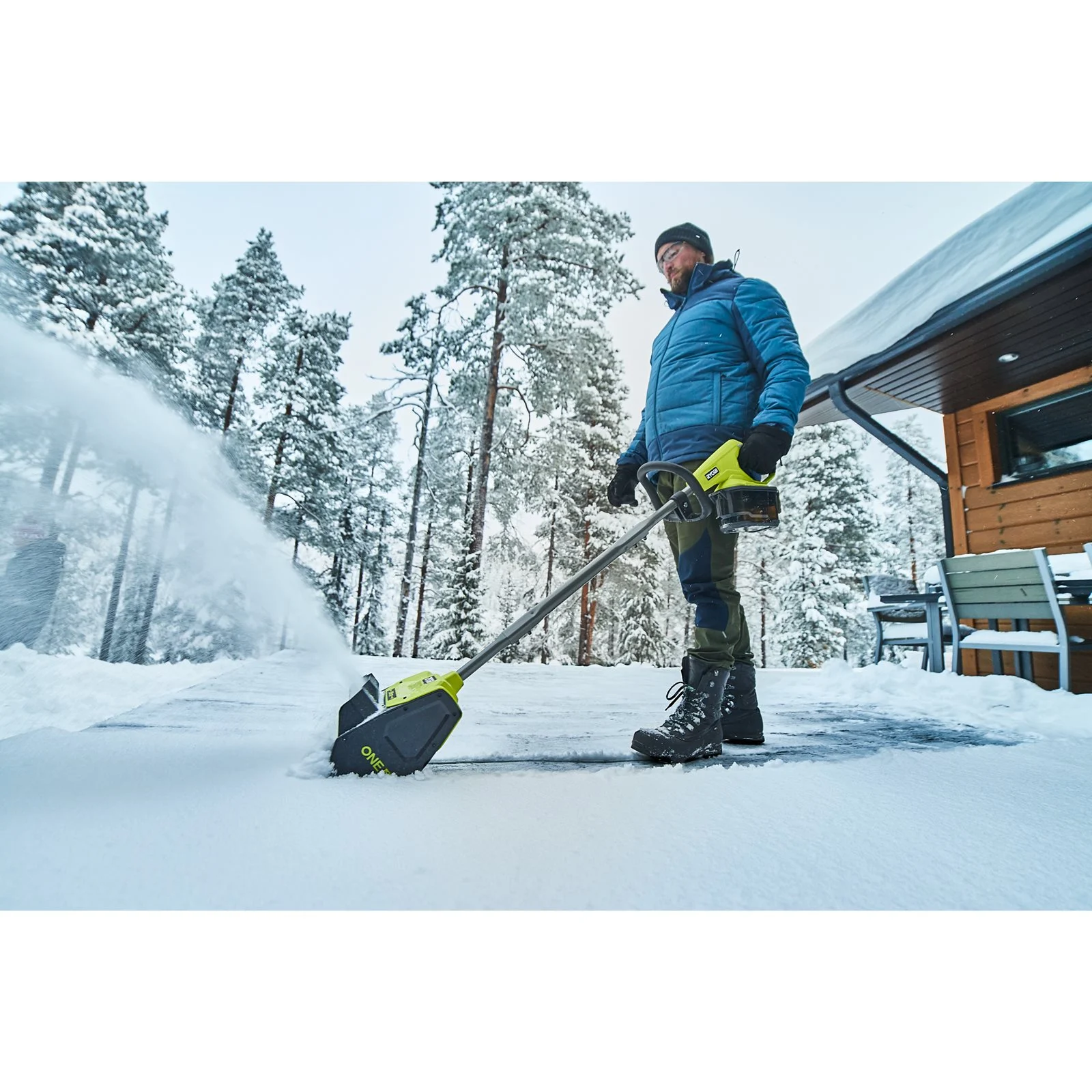 Lopată pentru zapadă 18V ONE+, lățime 25cm (1 x 4,0 Ah) Ryobi RY18ST25A-140 - in utilizare 5
