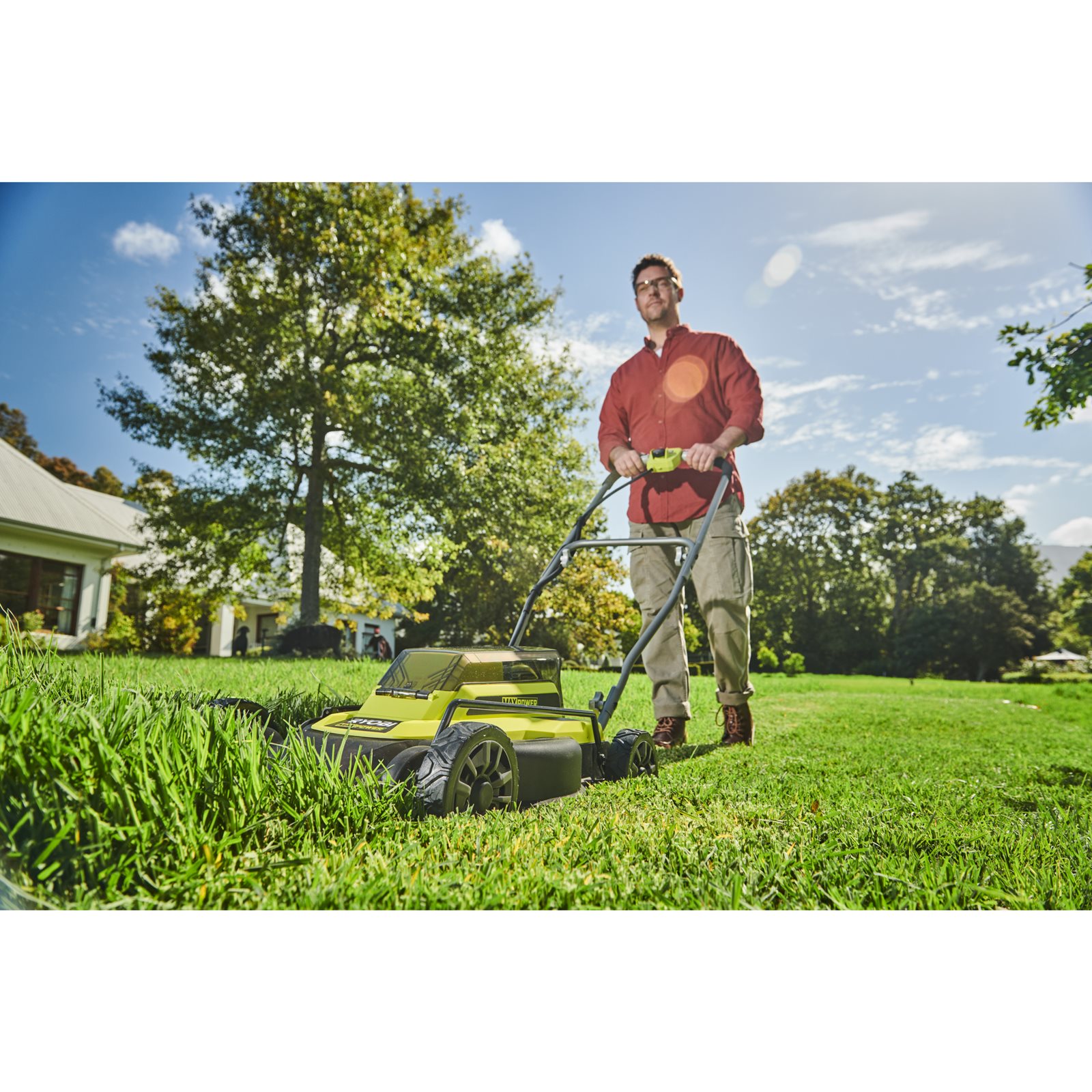 Mașină de tuns iarba MAX POWER 46 cm, fără cablu, 2 în 1, cu funcție de mulcire Ryobi RY36LMM46A-140 - in utilizare 2