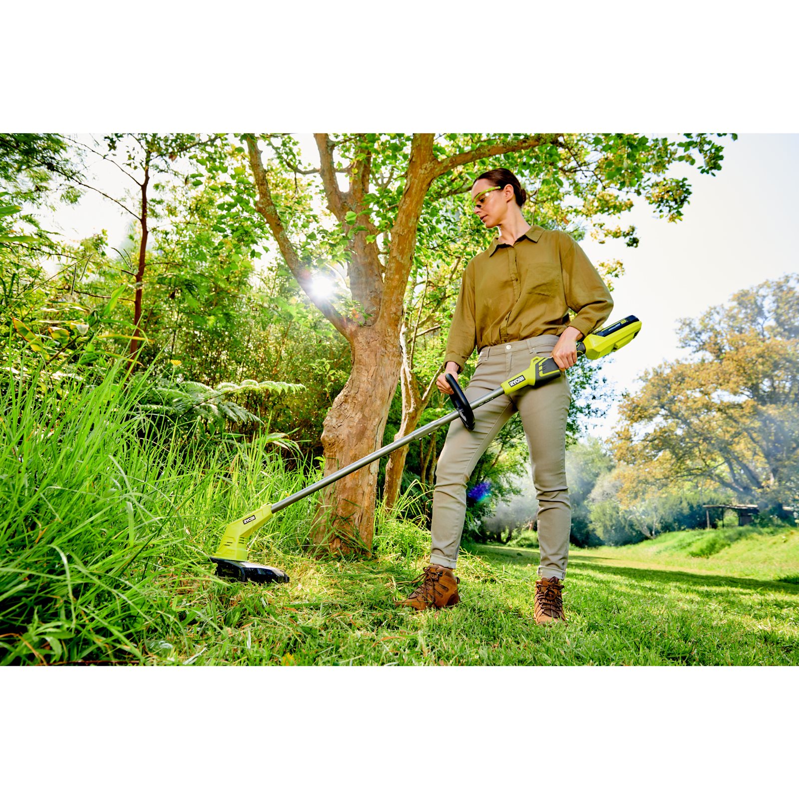 Trimmer iarbă 36V MAX POWER, lățime taiere 33cm Ryobi RY36LT33A-0 - in utilizare 4
