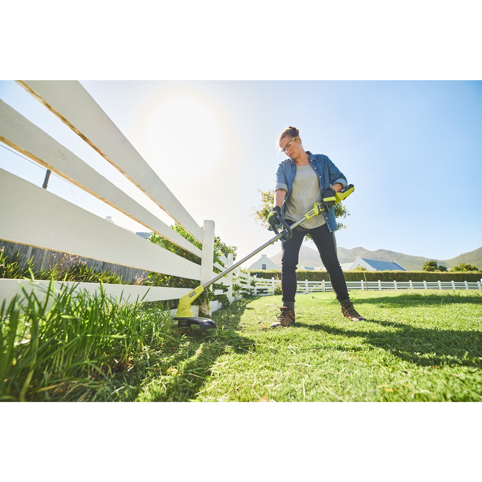 Trimmer iarbă 36V MAX POWER, lățime taiere 33cm (1 x 2,0Ah) Ryobi RY36LT33A-120 - in utilizare 1