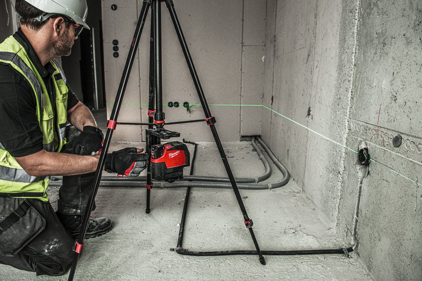 Trepied laser de 1.8 metri Milwaukee TRP180 - in utilizare 5